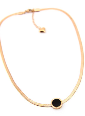 黑色圆点英文字母钛钢女日韩项链