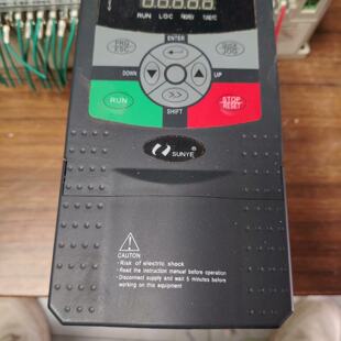 溢价-日业1.5千瓦变频器型号CM510-A4T1R5GB一台