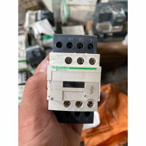 施耐德LC1D258E7C轻微使用痕迹，柜子拆机的，没有外包议价