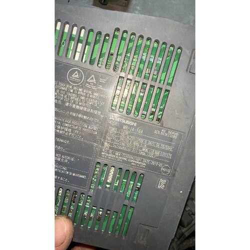 议价三菱驱动器MRJ410A实物照片其中一个外壳有破损维修