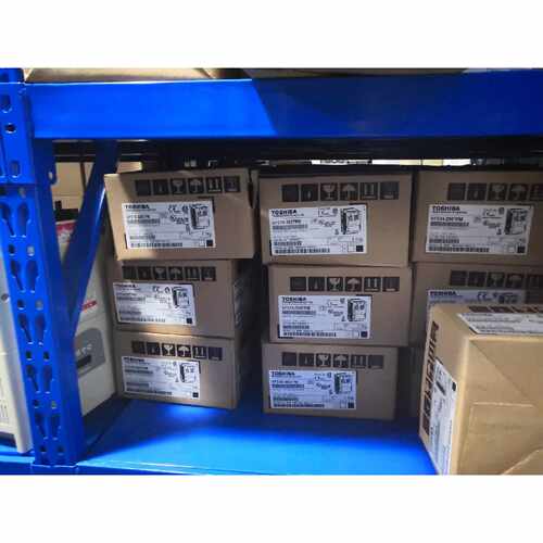 议价全新原装东芝0.4KW变频器VFS15S-2004PL单相220V现货