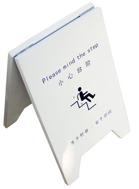 可淋雨，可折叠，室内外都可以用