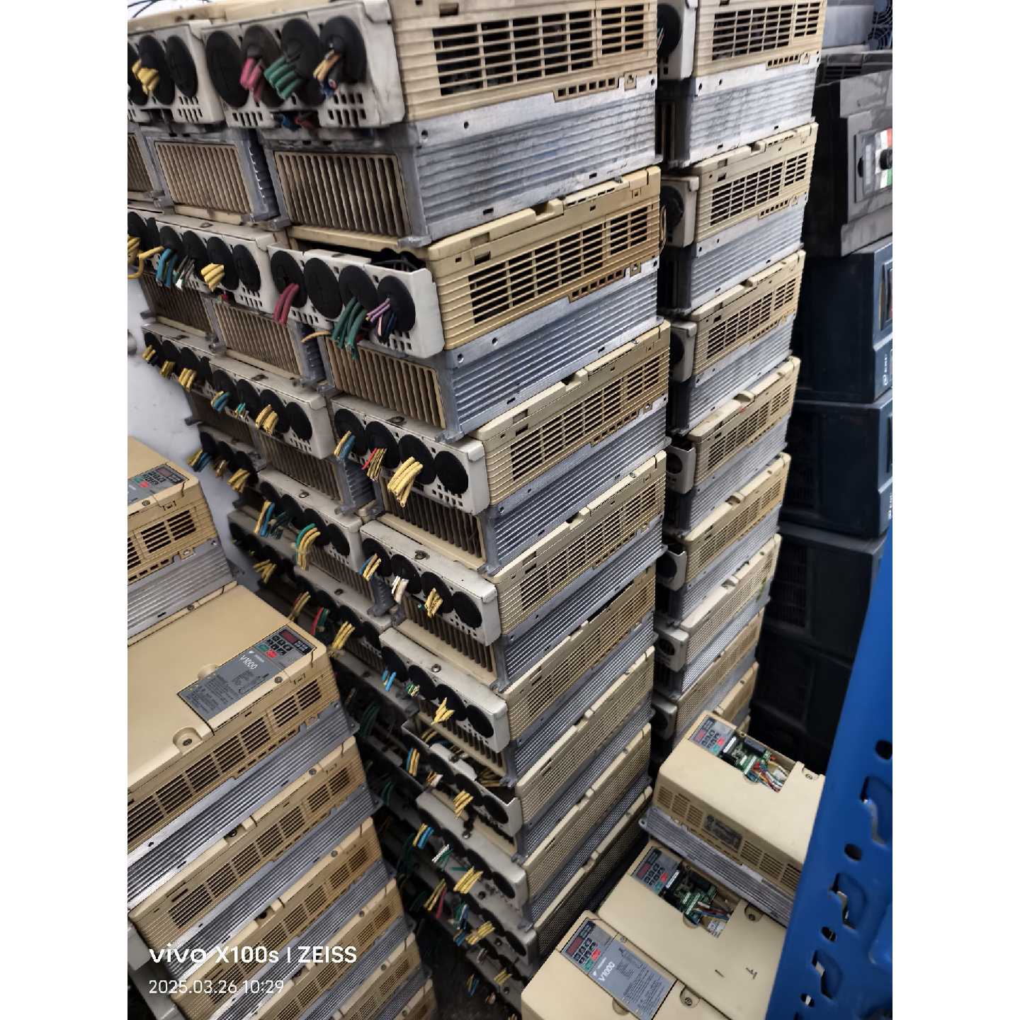 议价安川V1000变频器5.5KW、7.5KW、11KW、15K