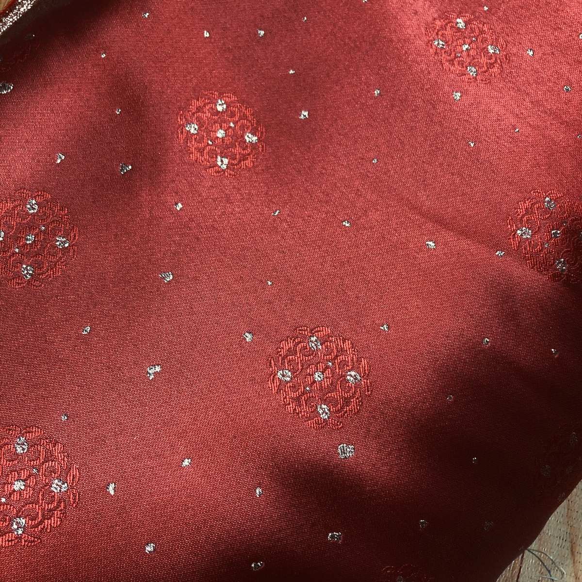 中国红织金古宝纹金丝提花面料古风婚礼设计祥云团碎金服装设计