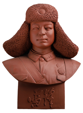 张明贵大师作品陶瓷雷锋摆件