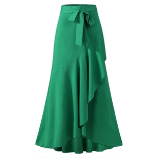 Red dance dress with a long fishtail dress红色舞裙加长鱼尾裙