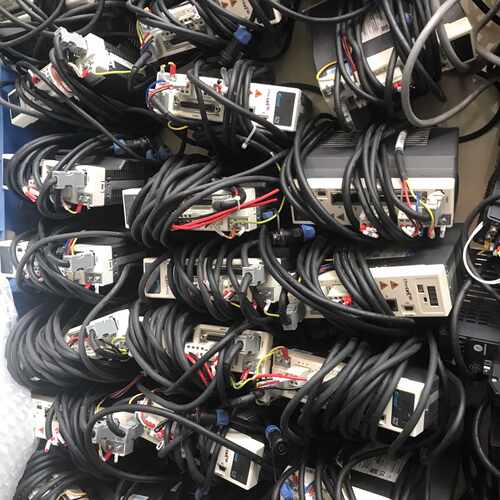 询价科伺伺服电机200w，驱动NV2RE-1R8SA-E，成色漂