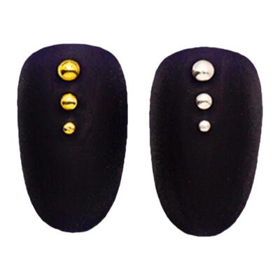 铆钉金色日式半圆美甲