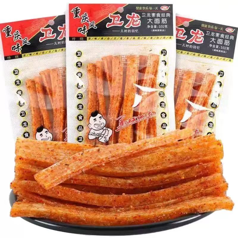 卫龙辣条大面筋102g经典老包装香辣素肉辣片休闲解馋网红怀旧零食