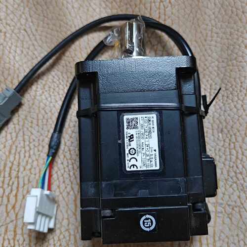 议价可维修YASKAWA安川伺服电机SGMJV08ADE6S全原装电机率全新二
