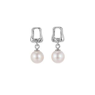 周大生小方环珍珠耳钉925银正圆淡水珍珠耳饰正圆强光时尚配饰