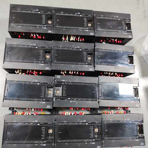 议价欧姆龙PLC CP2E-S30DT-D，刚拆机下来的，成色漂