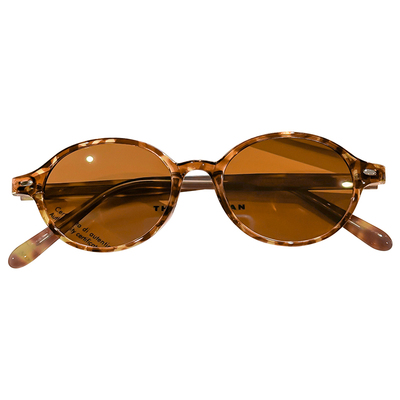 miu系书呆子带近视度数的墨镜女