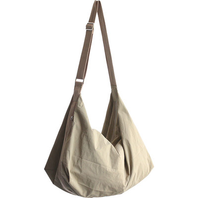 简约工装风尼龙斜挎包