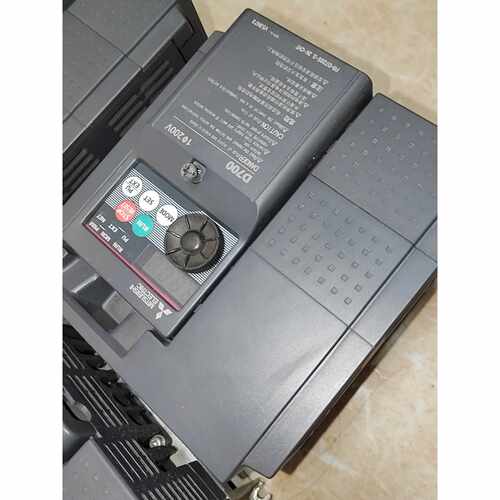 议价三凌变频器D720S2.2KW220V输入的220V输