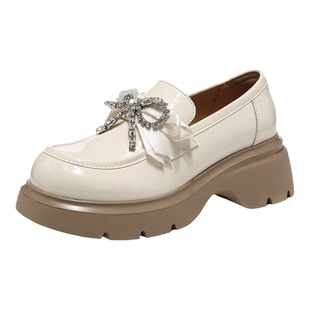 星期六厚底乐福鞋女2026春季新款水钻蝴蝶结漆皮英伦风小皮鞋通勤