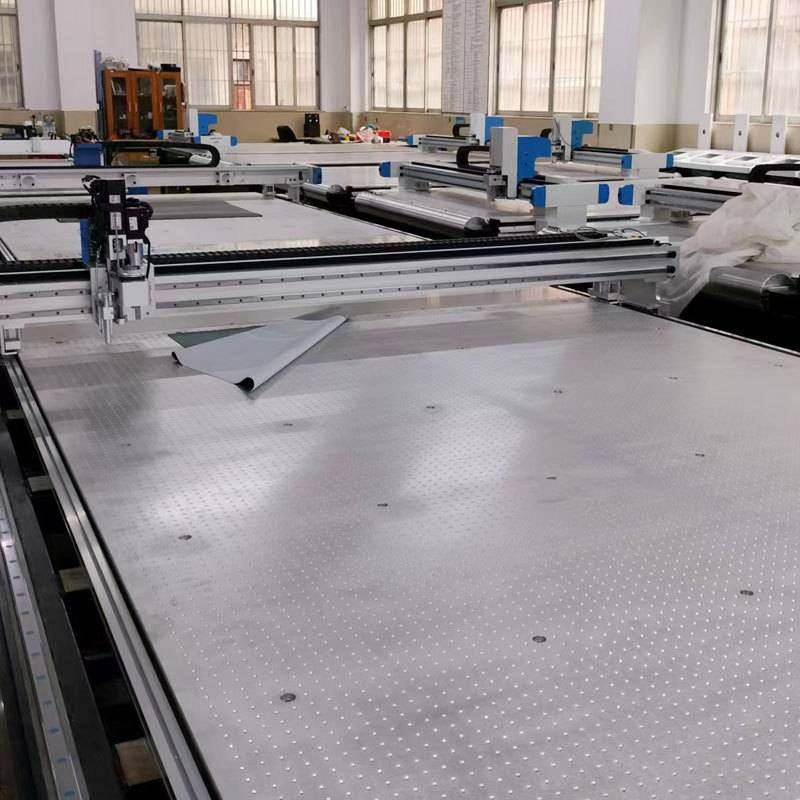 源头铝箔隔热膜裁切机kt板珍珠棉泡棉瓦楞纸箱全自动振动刀切割机