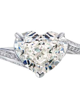 D色莫桑石扭臂三色爱心戒指