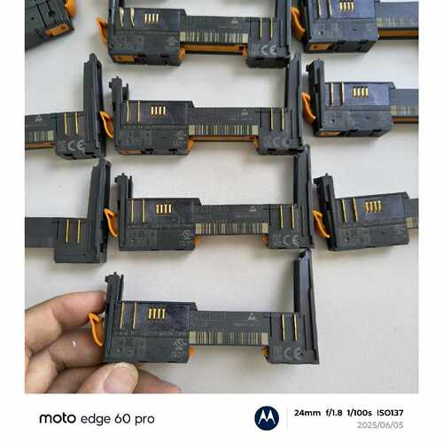 询价-X20BM11模块底座带盒为了拍照没装盒-可维修