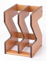 Деревянная полка на рабочем столе