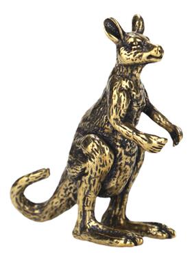 摆放黄铜摆件复古茶桌