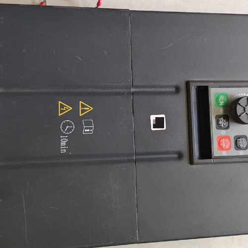 议价OLEN欧纶变频器，铭牌缺失，功率无法确认，内部完整带