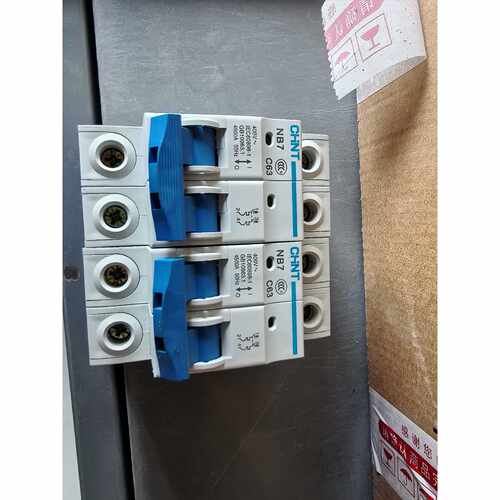 在线议价正泰NB7小型断路器，2P C63，400V，工程剩余，成色