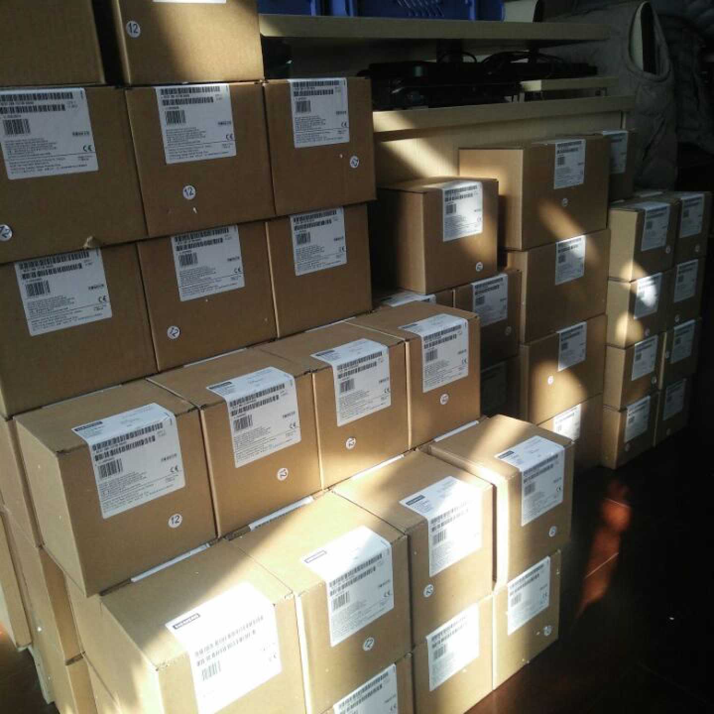 议价正品西门子PLC 6ES7288 SMART模块 6ES7 288-3AE08-0AA0/O8-O - 实物图