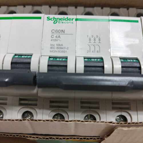 {议价}3P断路器C60N 3P C 4A有9个，法，海事