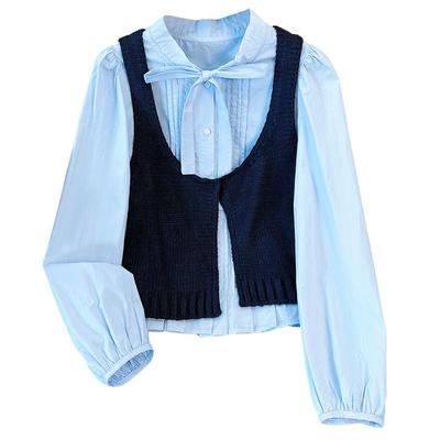 蓝色长袖衬衫配针织吊带马甲背心