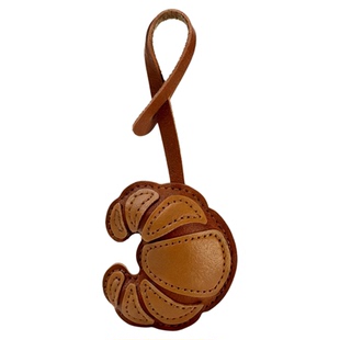 焦糖牛角包皮质皮革pu皮包包挂件车钥匙扣礼物书包挂件小众挂饰