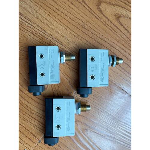 【请询价】D4MC5000行程开关实物实图功能完好