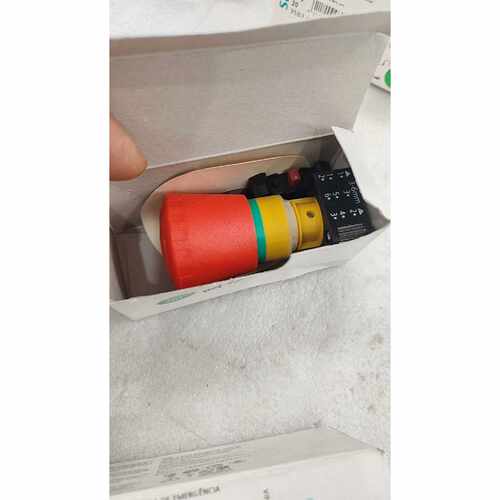 溢价-紧急停止按钮开关3SB32031HA20每盒都