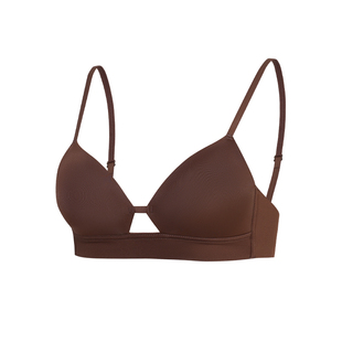 光面无痕内衣女薄款小胸聚拢无钢圈舒适性感细肩带法式三角杯文胸