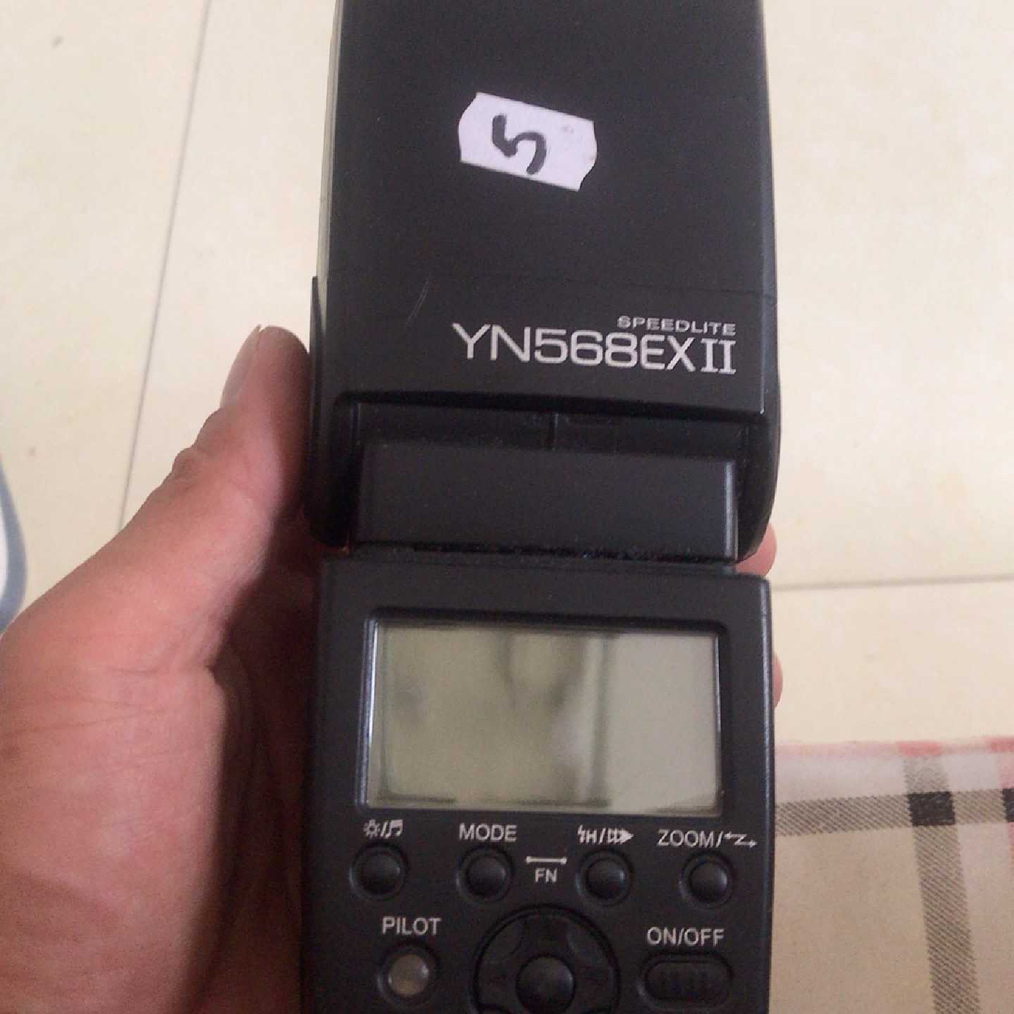 出一台永诺YN568EX闪光灯