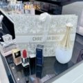 23 year Christmas envelope bag, approximately 24.5 * 17.5 * 8.8cm, suitable for lipstick cushion
