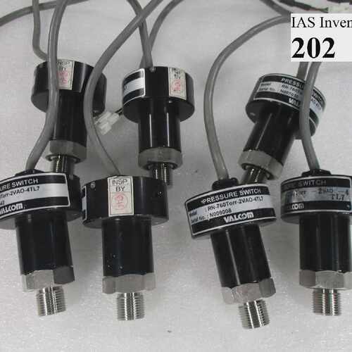 Valcom RN-760Torr-2VAO-4TL7 Pressure Switch (Lot of 7) Used