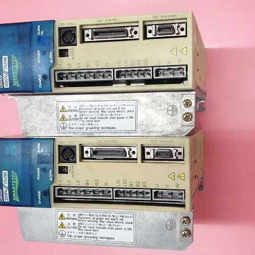 议价R7D-AP08H欧姆龙伺服驱动器9成新保修三个月  议价