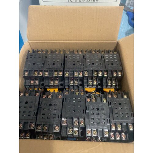 询价下单全新继电器底座PYF11A，11脚，黑色外壳，一盒20个，打