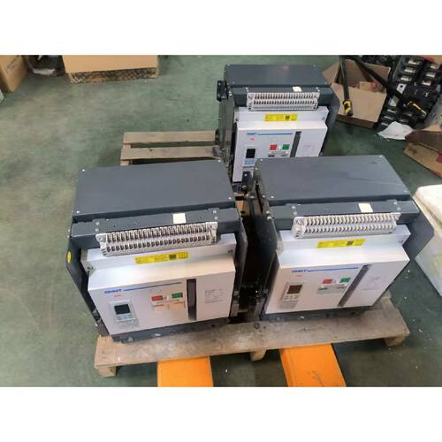 可维修议价  3台99新未通电2500A万能断路器型号NA13200X3P2500A8