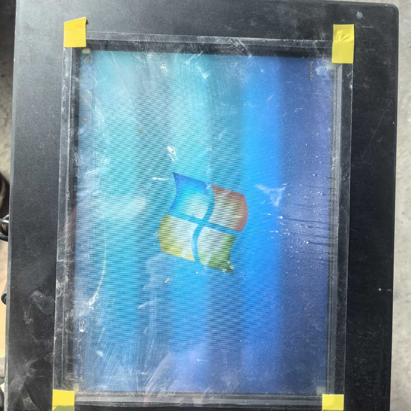 台湾制造的嵌入式工业触摸一体机其它元器件