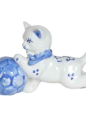 猫咪三只戏球80年代青花瓷小摆件