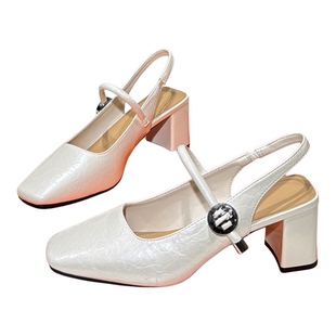 丹行道软皮方头粗跟包头凉鞋女2026新款白色仙女配裙子后空高跟鞋
