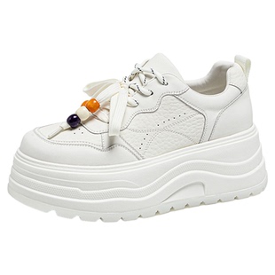 小个子内增高2026新款今年流行爆款小白鞋早春不累脚厚底真皮板鞋