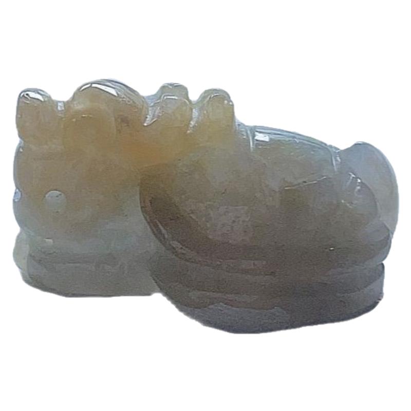 天然翡翠立体龙头龟吊坠乳白淡黄