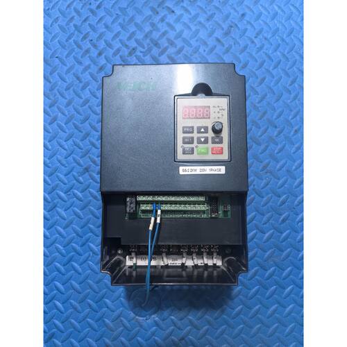 AC60-S2-2R2G 变频器2.2KW 220V