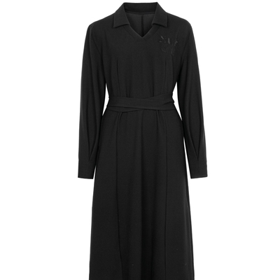 XG雪歌字母贴布设计黑色连衣裙时尚秋季新款高腰长袖中长A字裙女