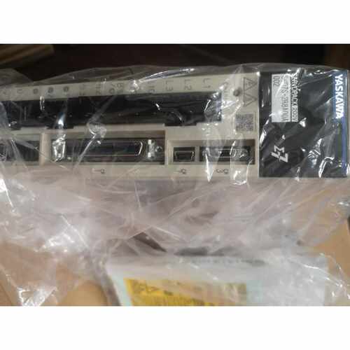 议价安川7系驱动器SGD7S-2R8A00A002全新400W驱动器质保一年现货