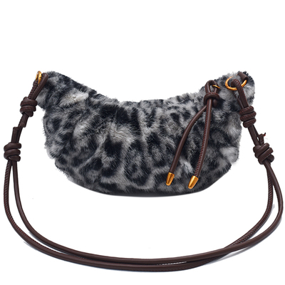 秋季高级感单肩斜挎包辣妹饺子包