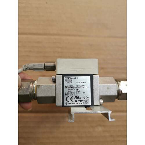 在线议价SMC流量计PF3W520-04-1，原装拆机，成色漂亮，功